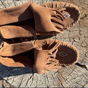 manitobah mukluks paddle mocs
